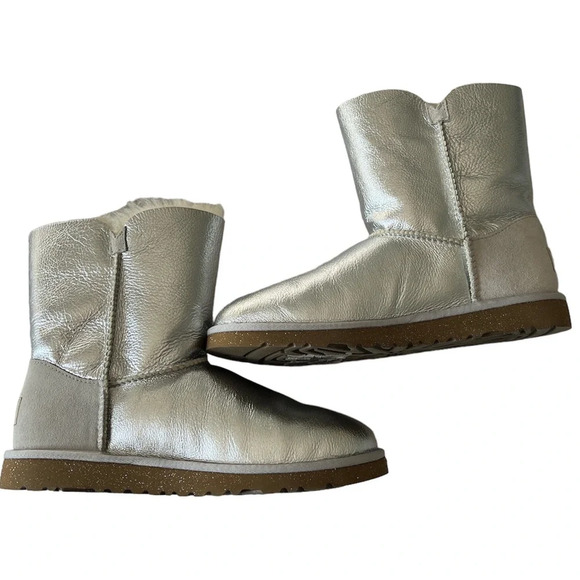 UGG Silver Glitter Metallic Bailey Boots Leather Shearling Fur Button Si… - Picture 5 of 10